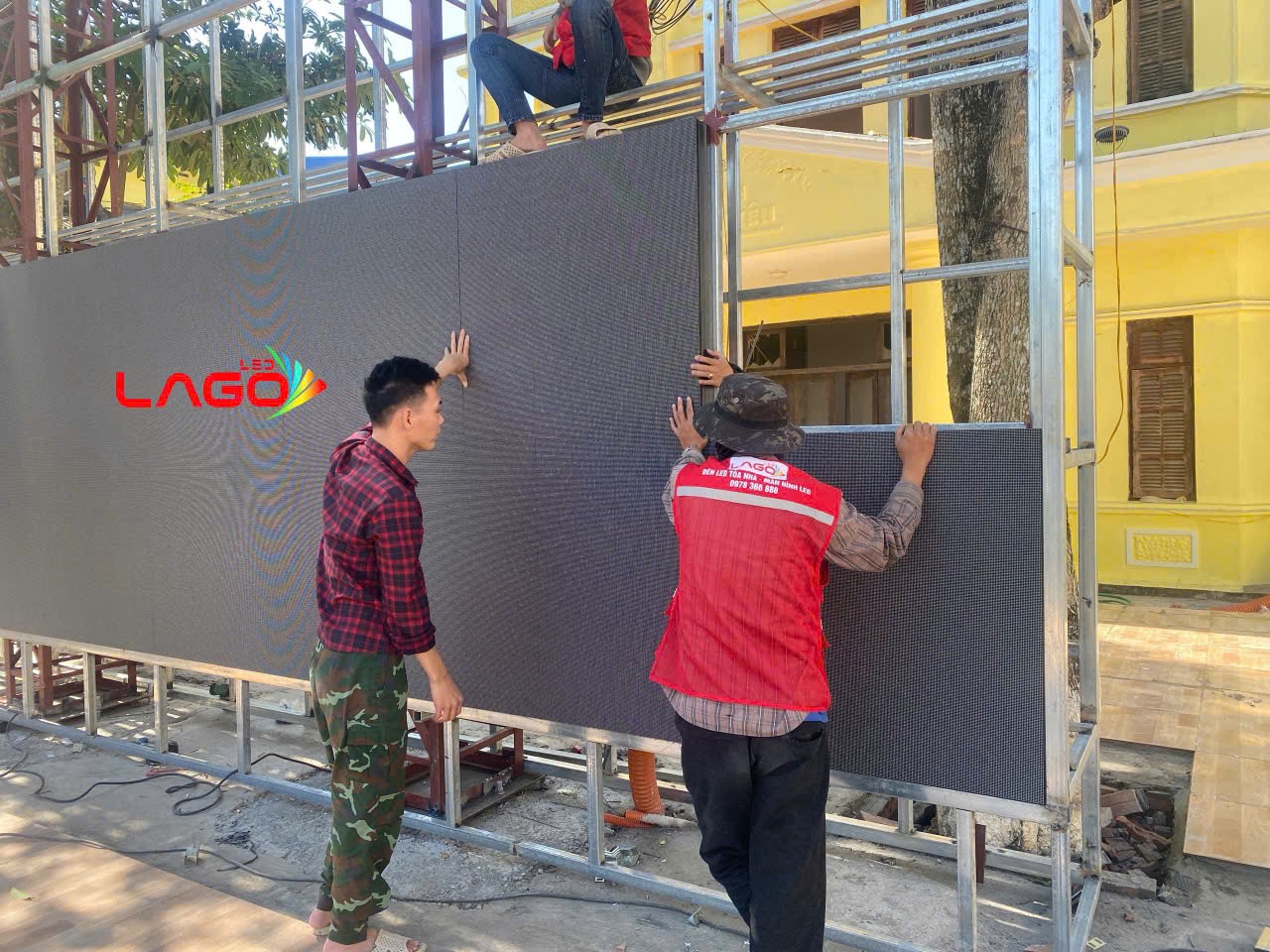  lắp đặt màn hình led 