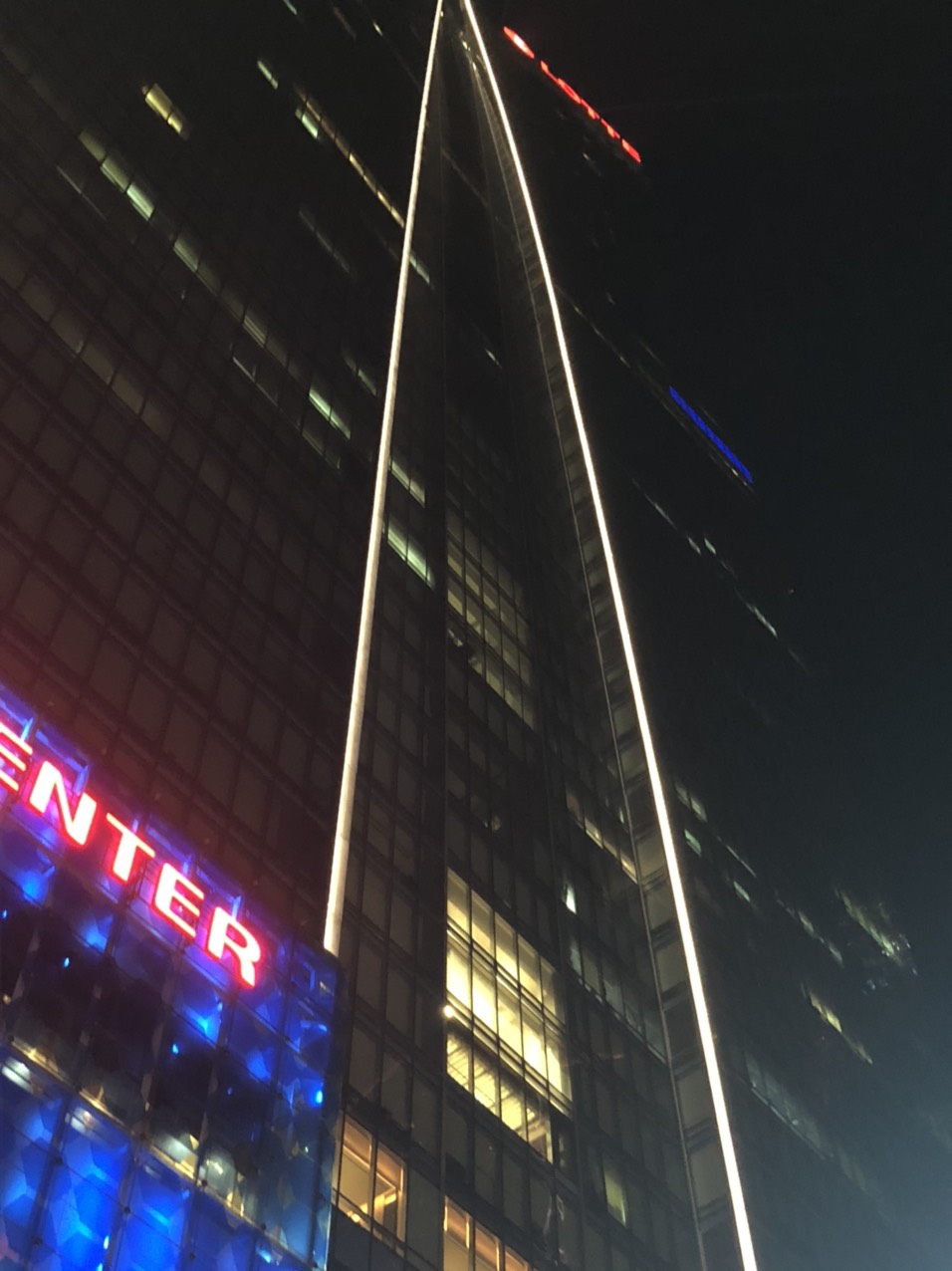 Thi công Led tòa nhà LOTTE